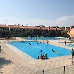 Cozy House With Garden And Pool In 아파트 비비오네