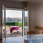 아파트 Cozy House With Garden And Pool In