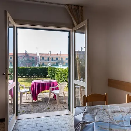 Apartment Cozy House With Garden And Pool In